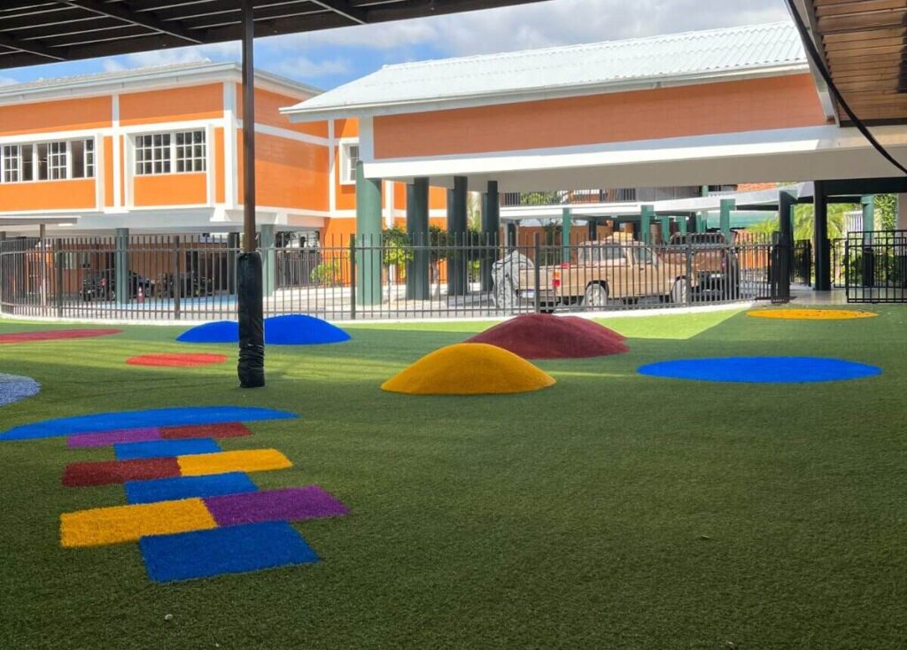 parques-infantiles-con-monticulos