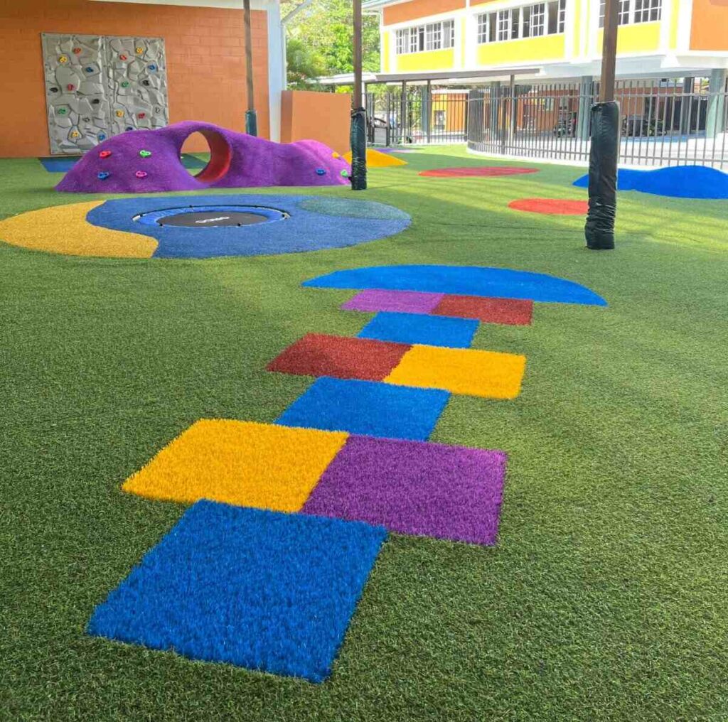 parques-infantiles-con-monticulos